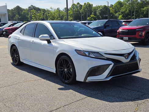 Used 2021 Toyota Camry XSE FWD image 4
