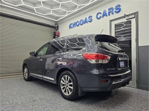 Used 2014 Nissan Pathfinder SL w/ SL Premium Package FWD image 3