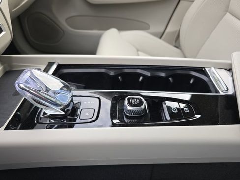 New 2026 Volvo XC60 T8 Ultra w/ Protection Package Premier AWD/4WD image 32