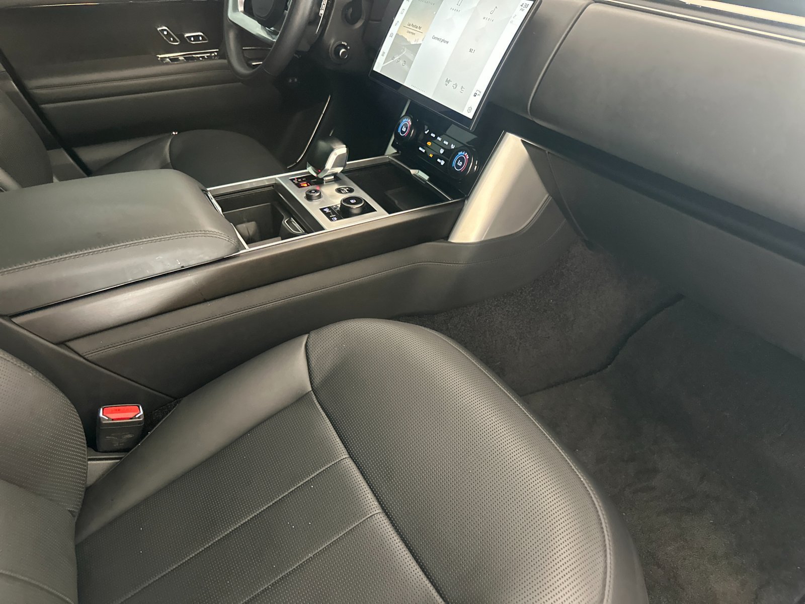 Used 2023 Land Rover Range Rover SV AWD/4WD image 16