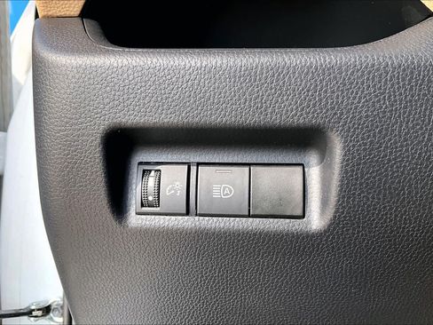 Used 2021 Toyota RAV4 LE AWD/4WD image 33