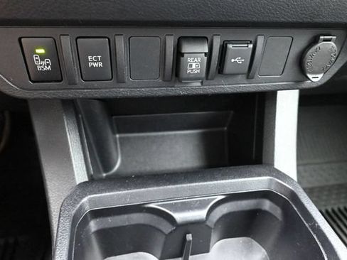 Used 2022 Toyota Tacoma SR5 w/ Technology Package AWD/4WD image 38