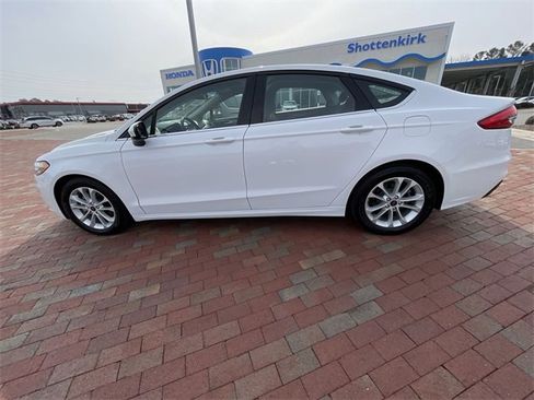 Used 2020 Ford Fusion SE image 31