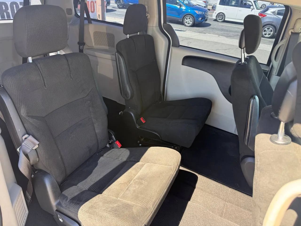Used 2015 Dodge Grand Caravan American Value Package w/ UConnect Hands-Free Group FWD image 40