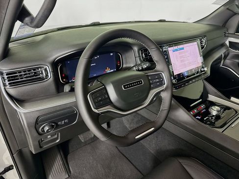 New 2025 Jeep Wagoneer L Series II image 9