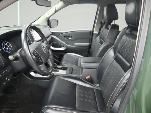 Certified 2024 Nissan Frontier SL w/ Technology Package AWD/4WD image 9