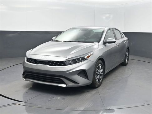 Used 2022 Kia Forte LXS image 1