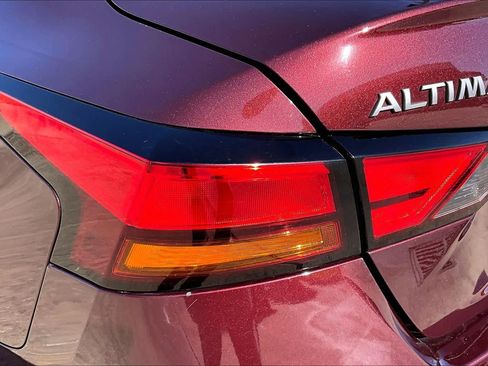Used 2024 Nissan Altima 2.5 SV image 28