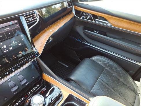 Used 2024 Jeep Grand Wagoneer L Series III image 34