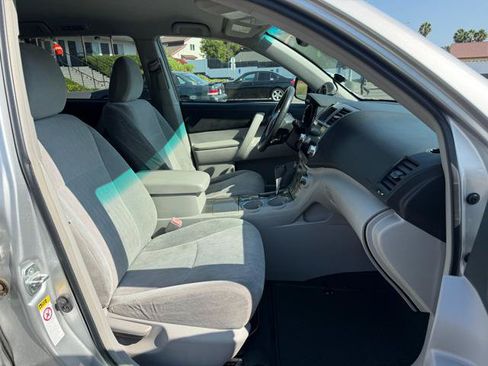 Used 2011 Toyota Highlander 2WD image 19