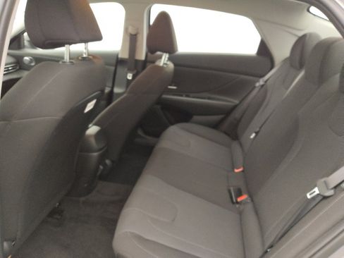 Used 2024 Hyundai Elantra SE FWD image 18
