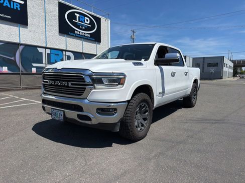 Used 2019 RAM 1500 Laramie AWD/4WD image 1