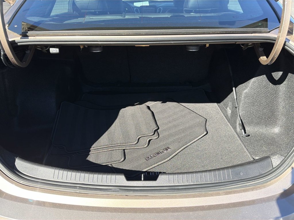 Used 2018 Chevrolet Malibu Premier w/ Premier Sun and Wheel Package FWD image 28