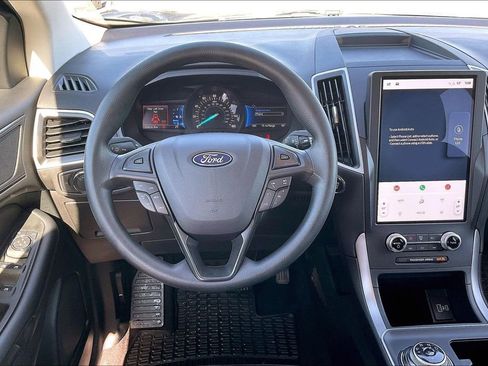 Certified 2022 Ford Edge SE image 8