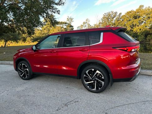 Used 2022 Mitsubishi Outlander ES image 3