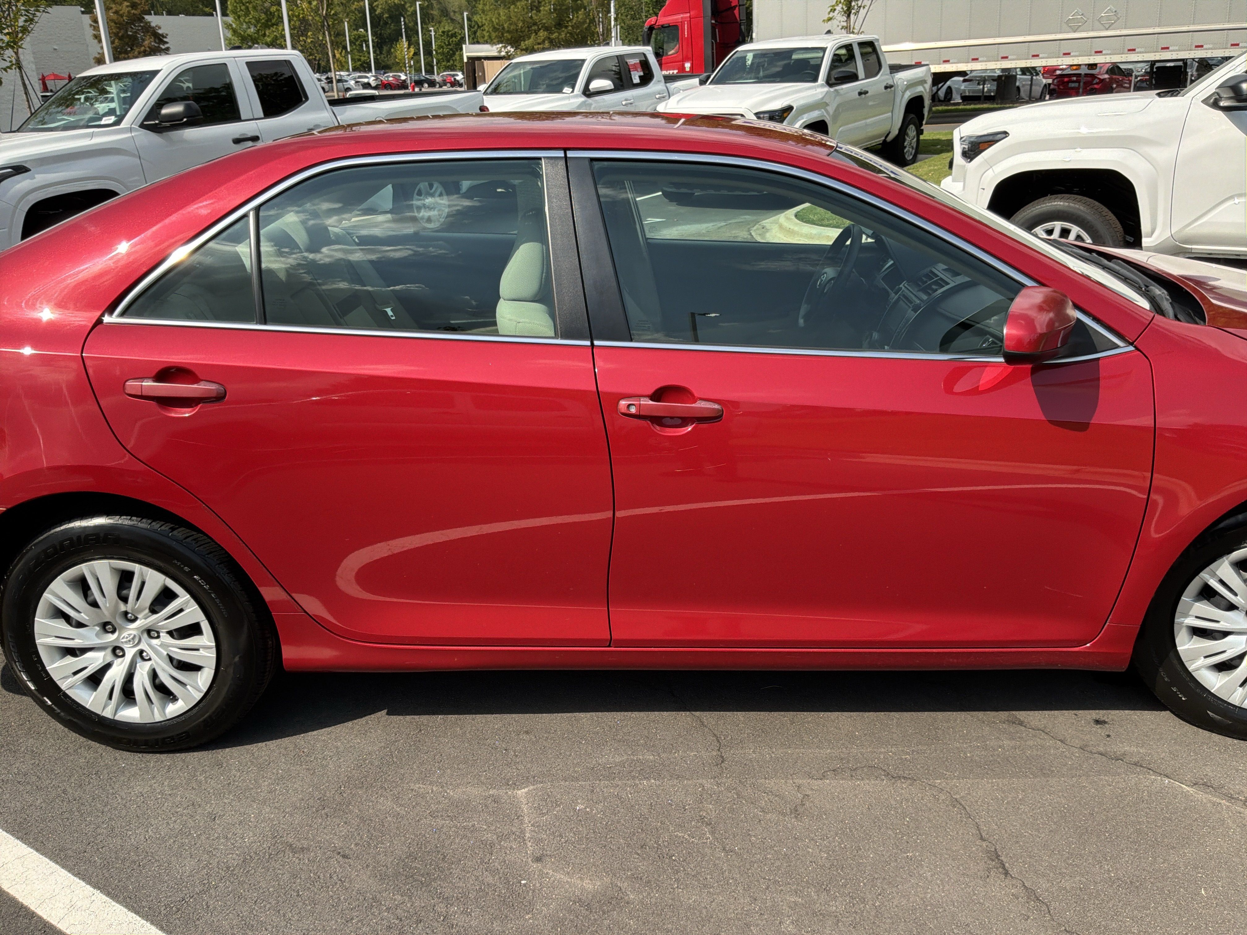Used 2014 Toyota Camry FWD image 11