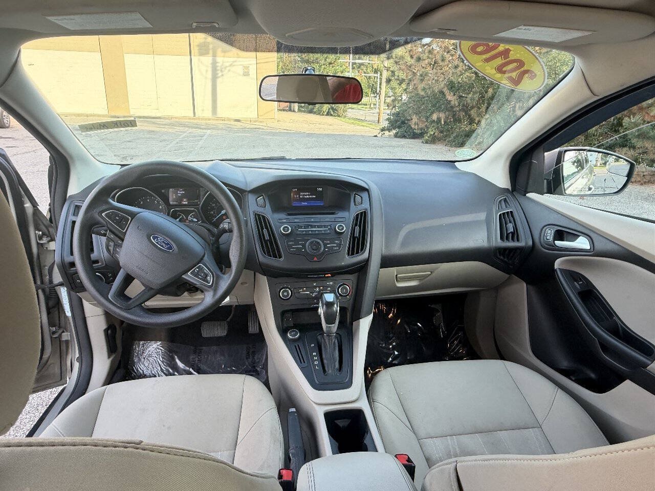 Used 2016 Ford Focus SE FWD image 9