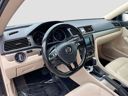 Used 2017 Volkswagen Passat 1.8T SE FWD image 9