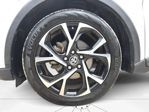 Used 2021 Toyota C-HR XLE FWD image 31