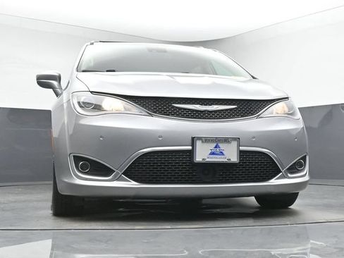 Used 2018 Chrysler Pacifica Touring-L w/ Advanced Safetytec Group FWD image 11