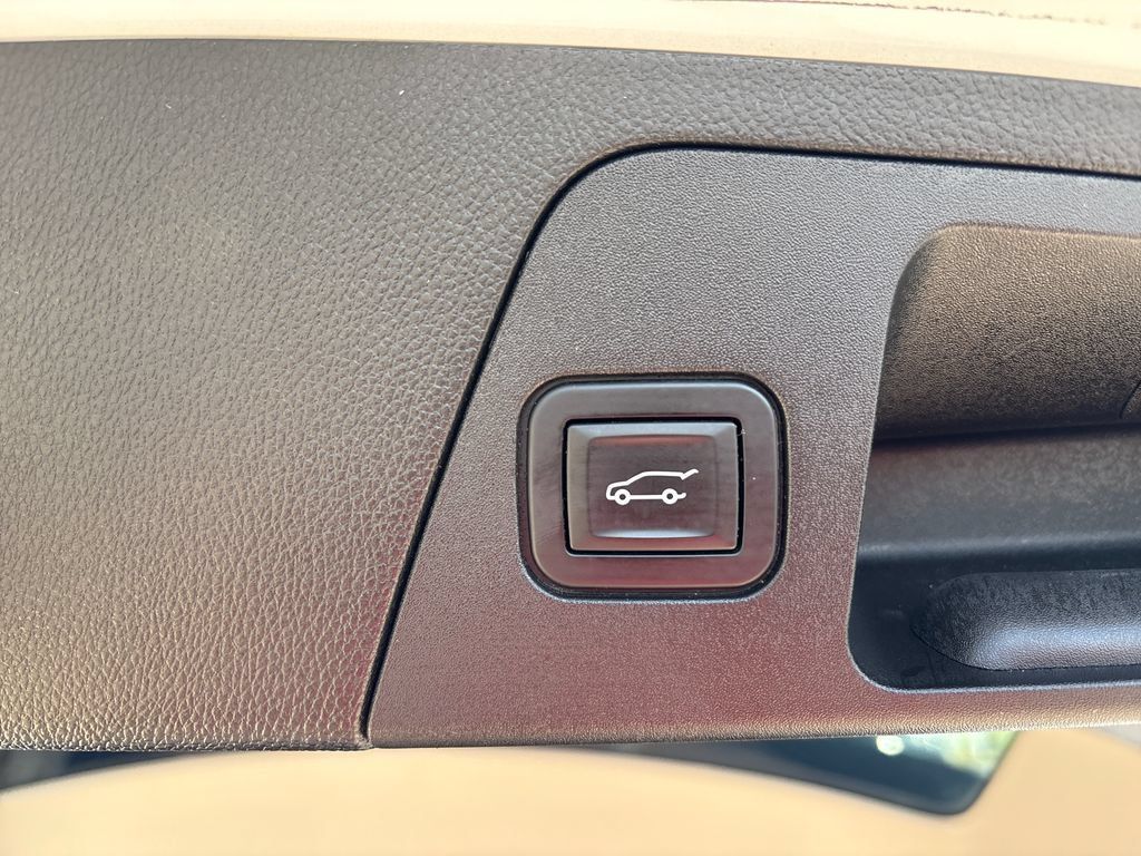 Used 2019 Buick Envision Essence w/ LPO, Interior Luxury Package FWD image 40