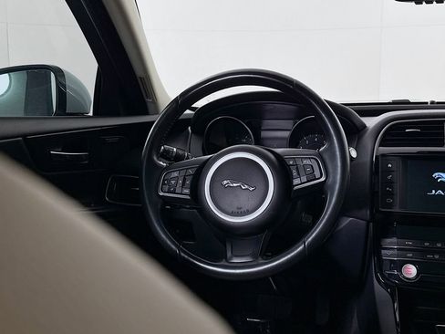 Used 2017 Jaguar XE Premium image 11