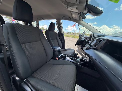 Used 2018 Toyota RAV4 LE FWD image 14