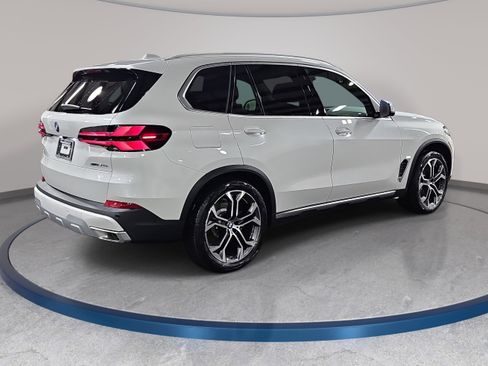 New 2026 BMW X5 xDrive50e w/ Climate Comfort Package AWD/4WD image 5