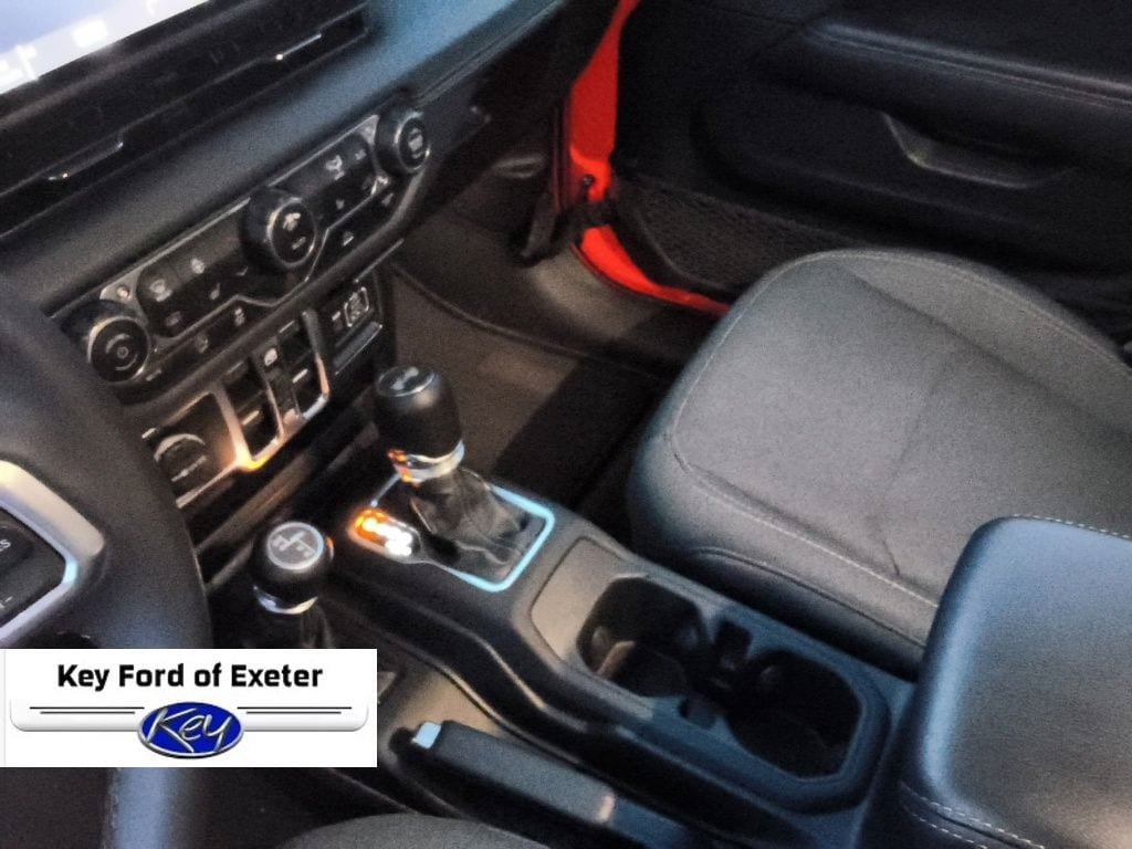 Used 2025 Jeep Wrangler Unlimited Sahara AWD/4WD image 36