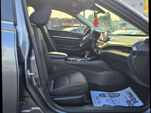 Used 2023 Nissan Altima 2.5 SV image 8