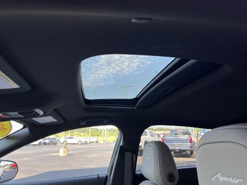 New 2025 Buick Envista Avenir image 4