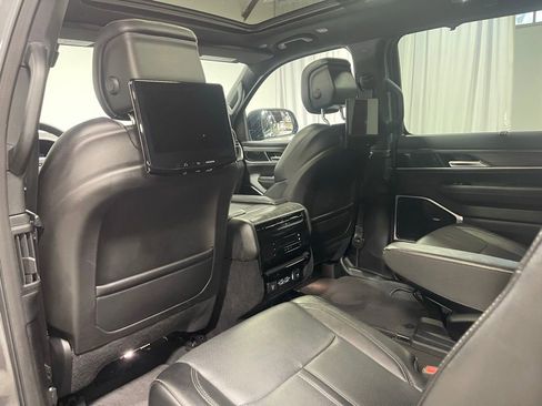 Used 2023 Jeep Wagoneer Series III w/ Premium Group I image 26