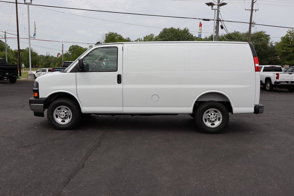 New 2025 Chevrolet Express 3500 w/ Chrome Appearance Package RWD image 19