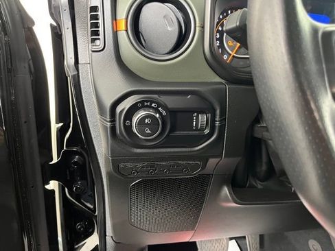 Used 2024 Jeep Gladiator Mojave AWD/4WD image 19