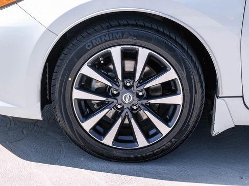 Used 2016 Nissan Altima 2.5 SV w/ Convenience Package FWD image 10