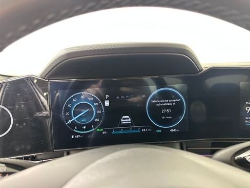 Certified 2025 Hyundai Elantra Limited image 34