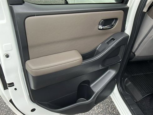 Used 2022 Nissan Frontier SV image 19