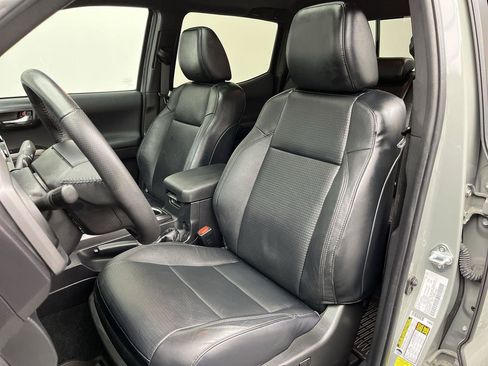 Used 2023 Toyota Tacoma TRD Sport w/ TRD Premium Sport Package AWD/4WD image 12