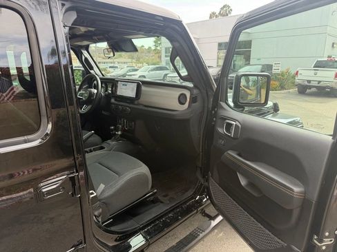 Used 2024 Jeep Wrangler Unlimited Sahara AWD/4WD image 16