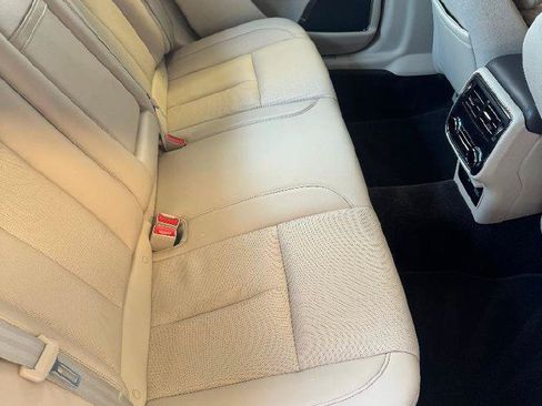 Used 2017 Lincoln Continental Reserve w/ Technology Package FWD image 9