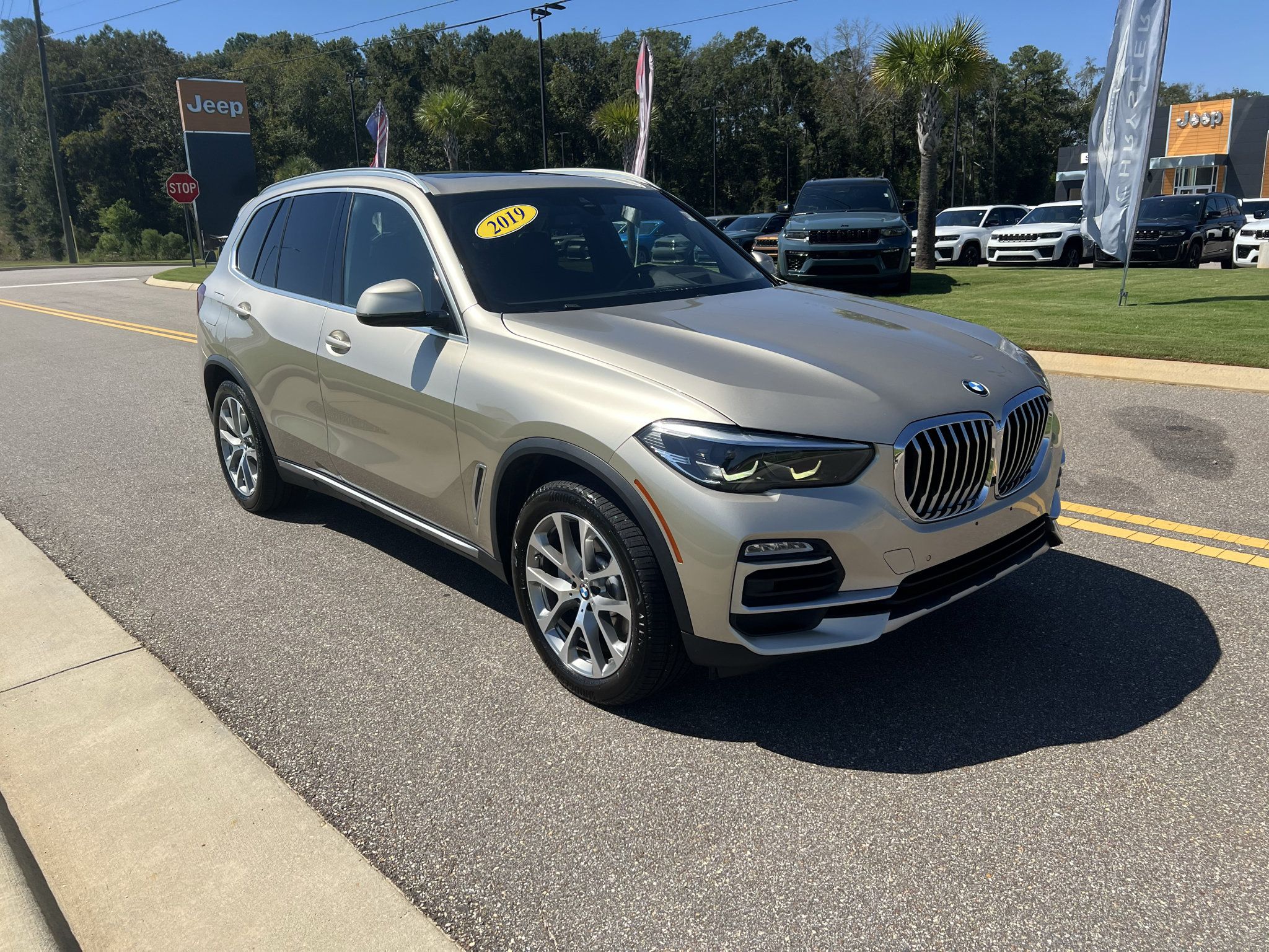 Used 2019 BMW X5 xDrive40i w/ Premium Package 2 AWD/4WD image 1