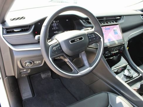 New 2025 Jeep Grand Cherokee Limited w/ Luxury Tech Group II image 14