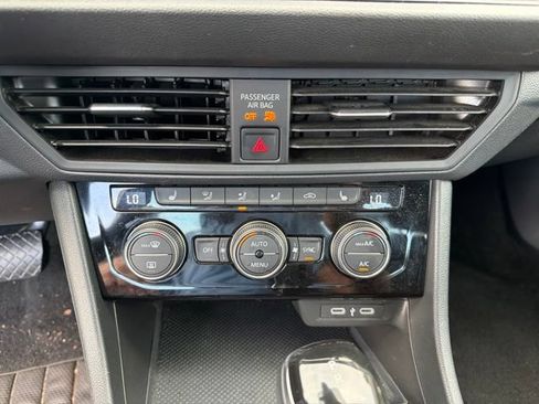 Used 2024 Volkswagen Jetta SE FWD image 25