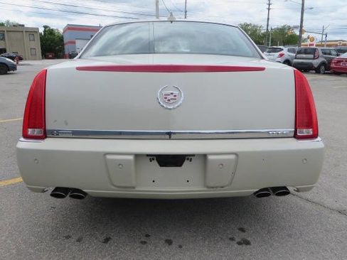 Used 2010 Cadillac DTS Luxury FWD image 40