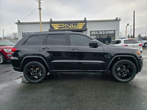 Used 2019 Jeep Grand Cherokee Laredo image 11