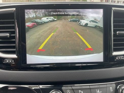Used 2024 Chrysler Pacifica Touring-L FWD image 22