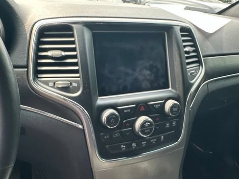 Used 2018 Jeep Grand Cherokee Limited AWD/4WD image 6