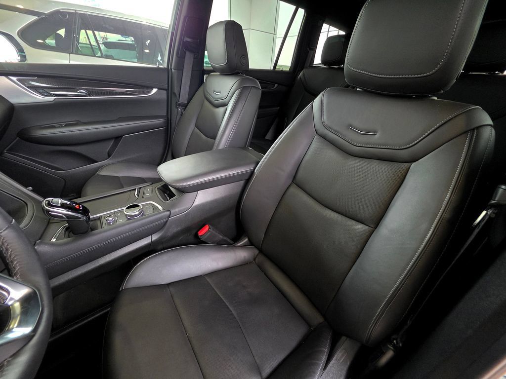 Used 2025 Cadillac XT6 Sport w/ LPO, Floor Liner Package AWD/4WD image 20