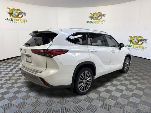Used 2021 Toyota Highlander Platinum image 10