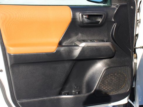 Used 2019 Toyota Tacoma SR5 image 10